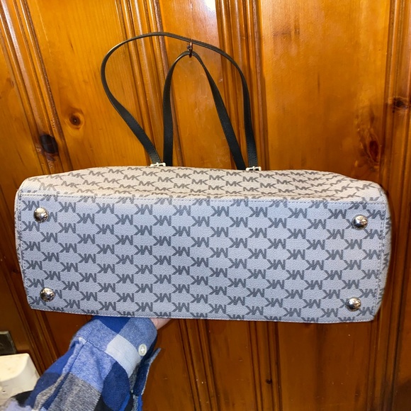 michael kors signature voyager east west tote bag - Picture 4 of 11